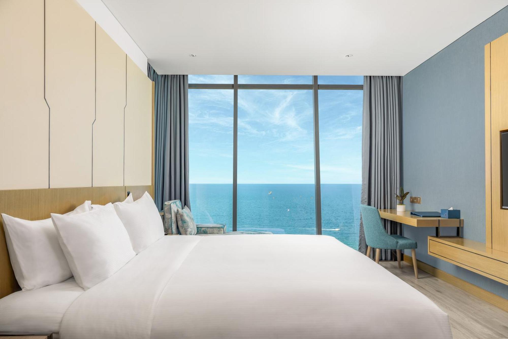 Awaken Da Nang Hotel Exterior photo